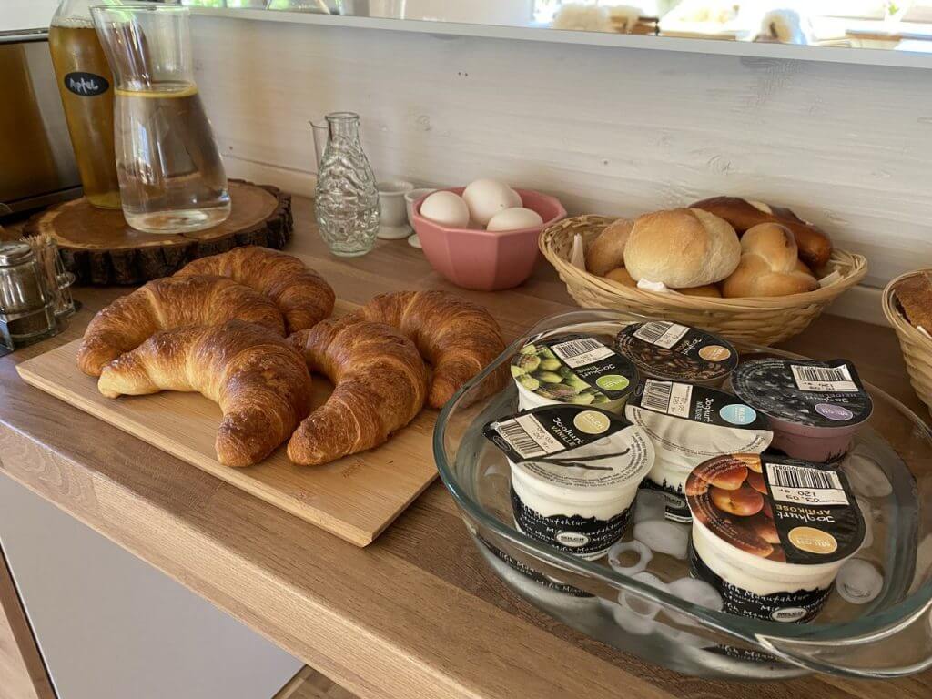breakfast-croissants-ybrig-lodge